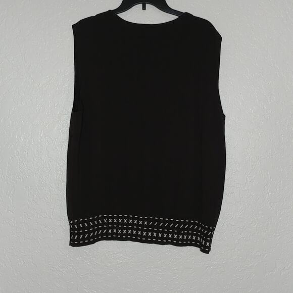 Finity Woman Sleeveless Top Size 2X - Picture 2 of 4